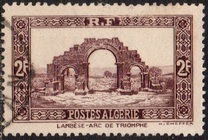 [Lambaesa Triumphal Arch, typ AA2]