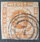 [Royal Emblem - Dotted Background, type C1]