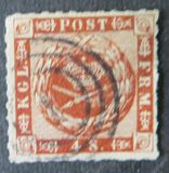 [Royal Emblem - Wavy Lines in Corners, type D3]