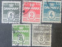 [Wavy Lines - Steel Engraving. Top Field on Left Lion's Top Paw Colored, type AS12]