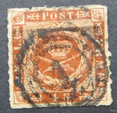 [Royal Emblem - Wavy Lines in Corners, type D3]