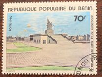 [Martyrs Square, Cotonou, type EV]