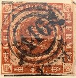[Emblema real. Líneas del fondo onduladas., tipo D]