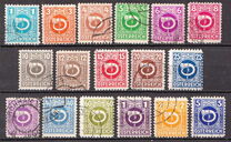 [Corno postale - Non valido nella zona di occupazione Sovietica. I francobolli furono stampanti negli USA nel 1945. Il progetto del francobollo fu approvato nel marzo 1945 e gli ordini completati furono consegnati durante il periodo che va dal 16/4 al 14/11 e il 21/12/45 - Stampatore: Bureau of Engraving & Printing, Scrivi JG]