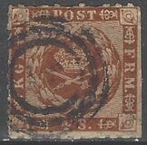 [Royal Emblem - Wavy Lines in Corners, type D3]