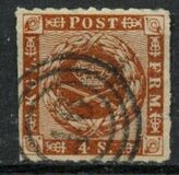 [Royal Emblem - Wavy Lines in Corners, type D3]