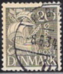 [Caravel - Steel Engraving. 2 Lines of Fields Left of "D" in "DENMARK", type AT1]