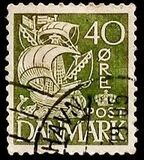 [Caravel - Steel Engraving. 2 Lines of Fields Left of "D" in "DENMARK", type AT5]