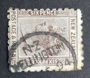 [Reina Victoria. Inscripción: "NEW ZEALAND - POSTAGE & REVENUE", tipo O3]