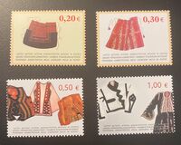 [Costumes, tyyppi Q]