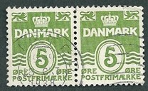 [Wavy Lines - Steel Engraving. Top Field on Left Lion's Top Paw Colored, tip AS11]