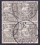 [Caravel - Steel Engraving. 2 Lines of Fields Left of "D" in "DENMARK", type AT1]