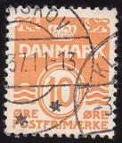 [Wavy Lines - Steel Engraving. 1 White Field on Left Lion's Top Paw, type AS7]