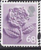 [Charlotte Brontë - Emissione regionale: Inghilterra -Un foro ellittico su ogni lato verticale / Carta: 2 bande al fosforo , Scrivi D2]