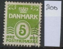 [Wavy Lines - Steel Engraving. 1 White Field on Left Lion's Top Paw, tip AS3]