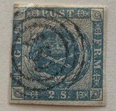 [Royal Emblem - Dotted Background, Scrivi C]