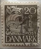 [Caravel - Steel Engraving. 2 Lines of Fields Left of "D" in "DENMARK", type AT1]