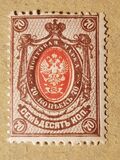 [Escudo nacional. Papel blanco fino estrías horizontales., tipo J9]
