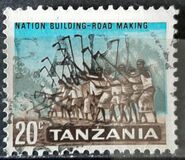 [Local Motives, Tipe F]