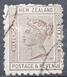 [Reina Victoria. Inscripción: "NEW ZEALAND - POSTAGE & REVENUE", tipo O3]