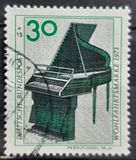 [Charity Stamps - Musical Instruments, típus VB]