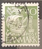 [Caravel - Steel Engraving. 2 Lines of Fields Left of "D" in "DENMARK", type AT5]